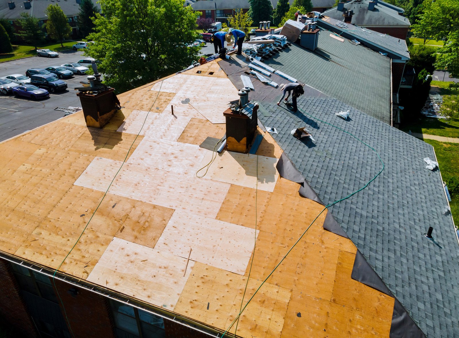 Everhome Roofing crew working together